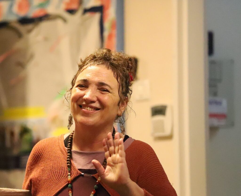 עמית אבני | טיפול באומנות | פסיכותרפיה | מינדפולנס | דמיון מודרך